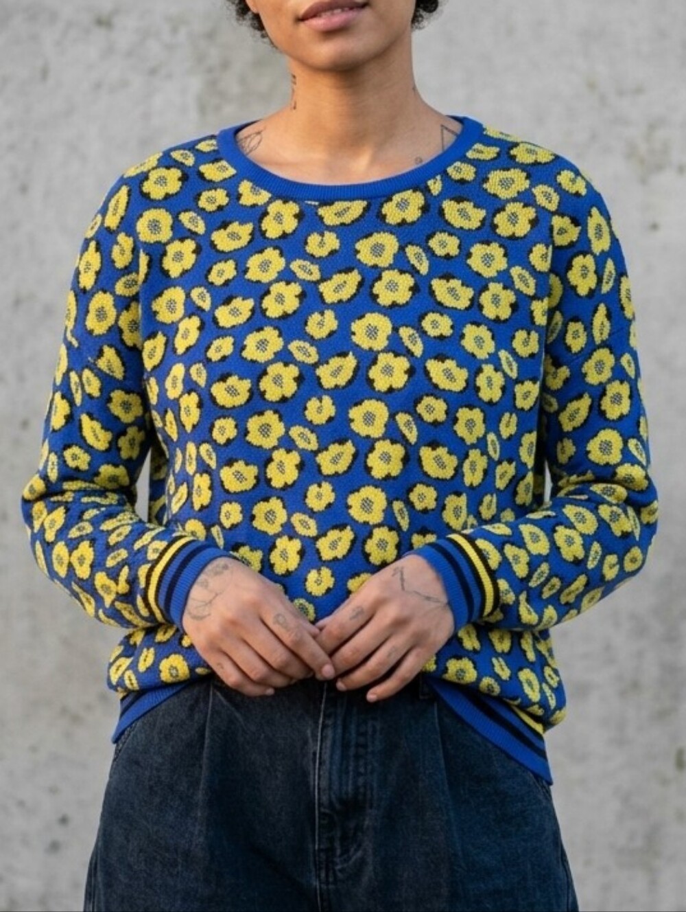 One A bright blue yellow flower print long sleeve artsy bold soft sweater xl